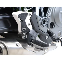 R&G EZBG407BL Boot Guard 2-Piece Kit For Kawasaki Z650 (2017-2020)